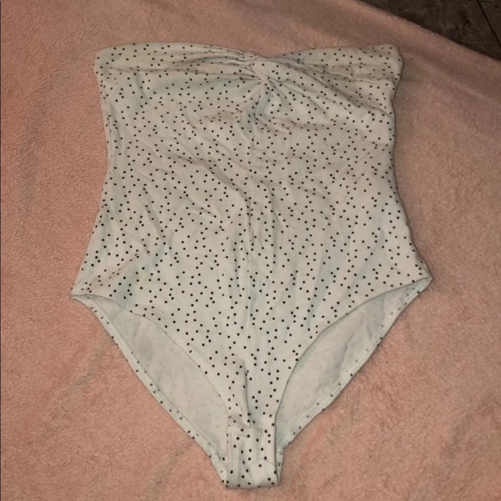 FOREVER 21 STRAPLESS BODYSUIT ⭐️